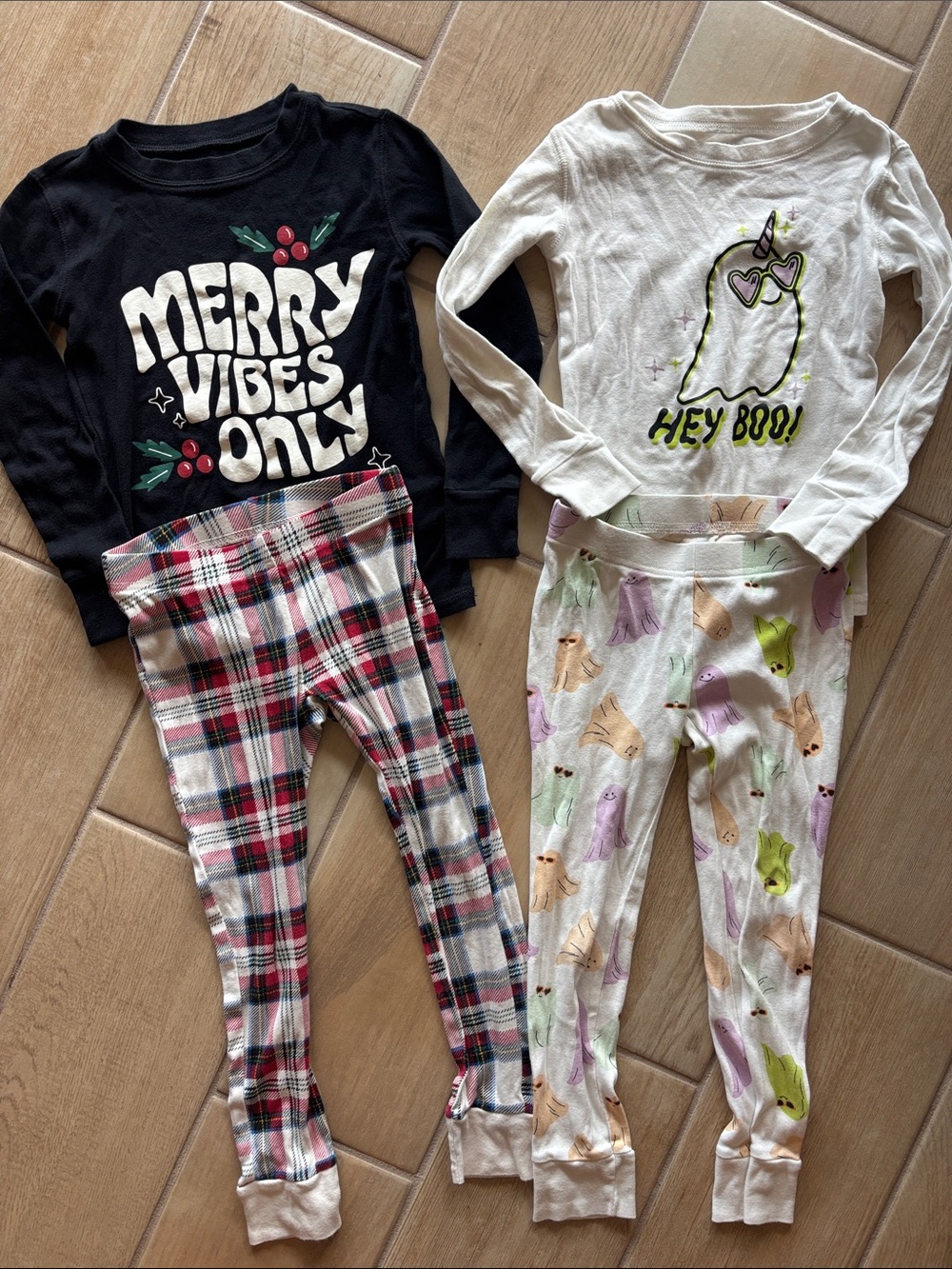 Unisex Old Navy pajama bundle - Halloween & Christmas size 6